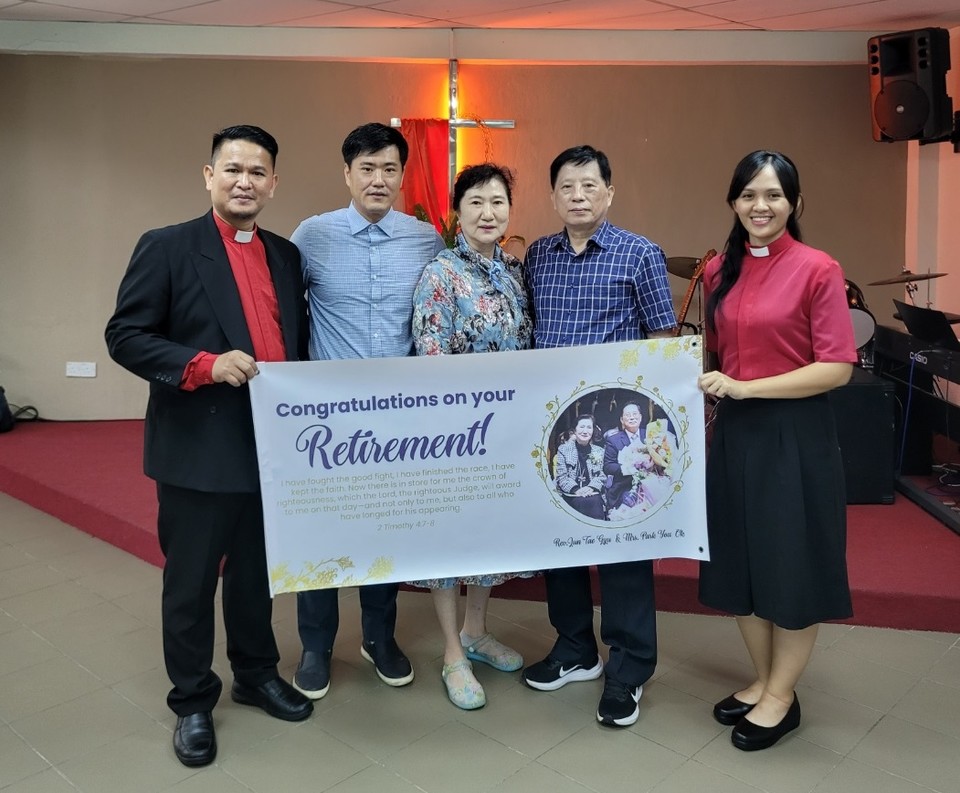 맨 좌측과 우측 말레시아 코타키나발루 현지 목회자, 좌측 두번째 전남권 선교사, 전태규 목사 부부