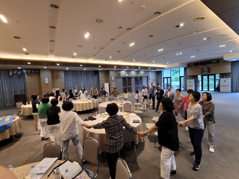 예즈덤 말씀사경회를 통해 참석자들은 예배 안의 교제와 나눔도 함께 누리고 있다.