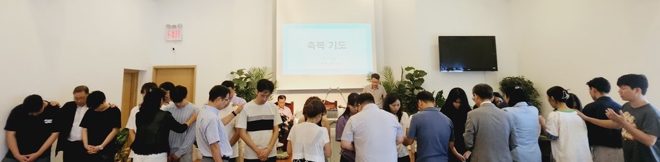 ACE 뉴욕 사자교회에서 참가자들에게 축복기도가 이어졌다.