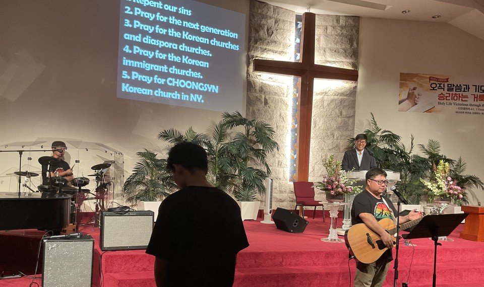 찬양 인도하는 Ace. 정병길 목사