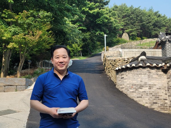 최원영목사. 본푸른교회담임, 본헤럴드대표, 서울신학대학교신학박사, 12광주리비즈니스미션포럼대표, 변화산수양관 등. 저서로는 주기도문연구, 충성된일꾼되어가기, 제자세우기40일영적순례 등 