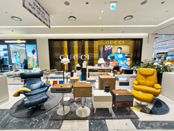 백화점 명품샵에 어울리는 무케렌시아 팝업 스토어