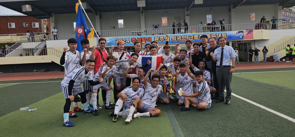 우승을 한 태국 선수단