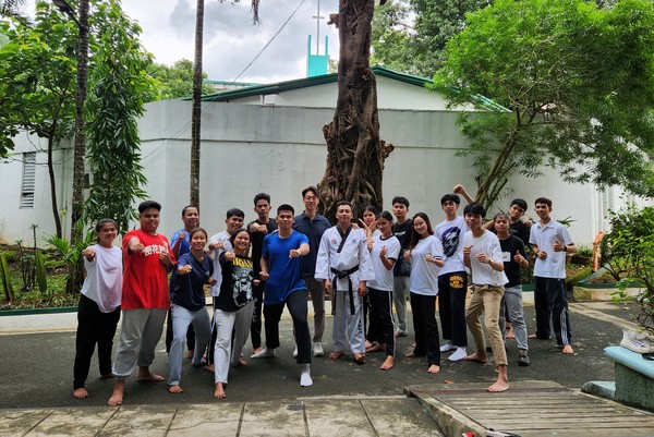 필리핀국제대학교 체육교육학과 수업 후 단체 사진