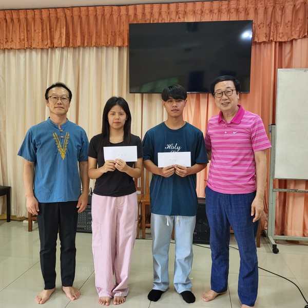 신학생장학금전달