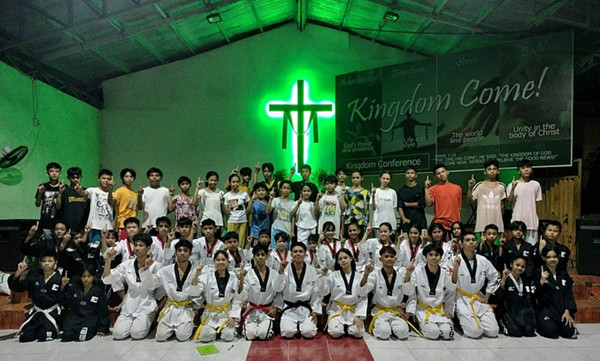 열방선교태권도팀 단체 사진.