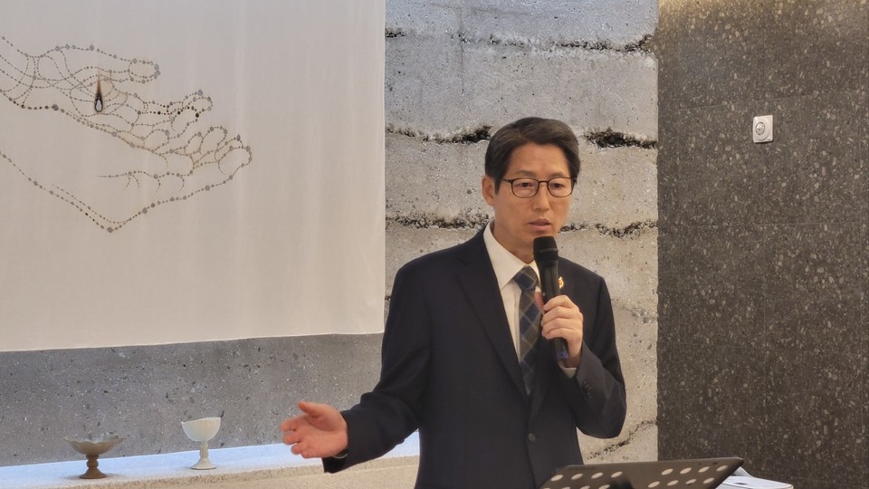 최종호 감독(전 중앙연회 감독, 광주교회)는 기념사업회와 김상철 목사의 노로를 치하하고 축도했다.