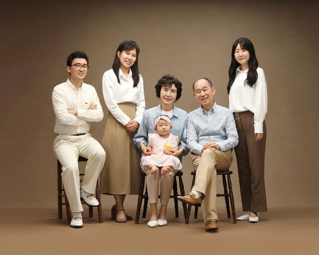 이대희 목사 가족. 이대희 목사는 성경 교육의 장이 가정이라고 늘 강조한다.