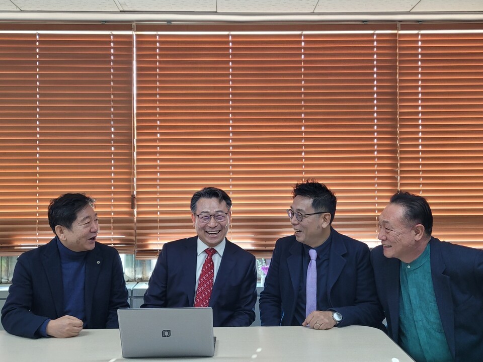 왼쪽 부터, 최종필 필리핀 루손한인회장, 이민규 처장, 김한상 대표, 장윤제 이사장