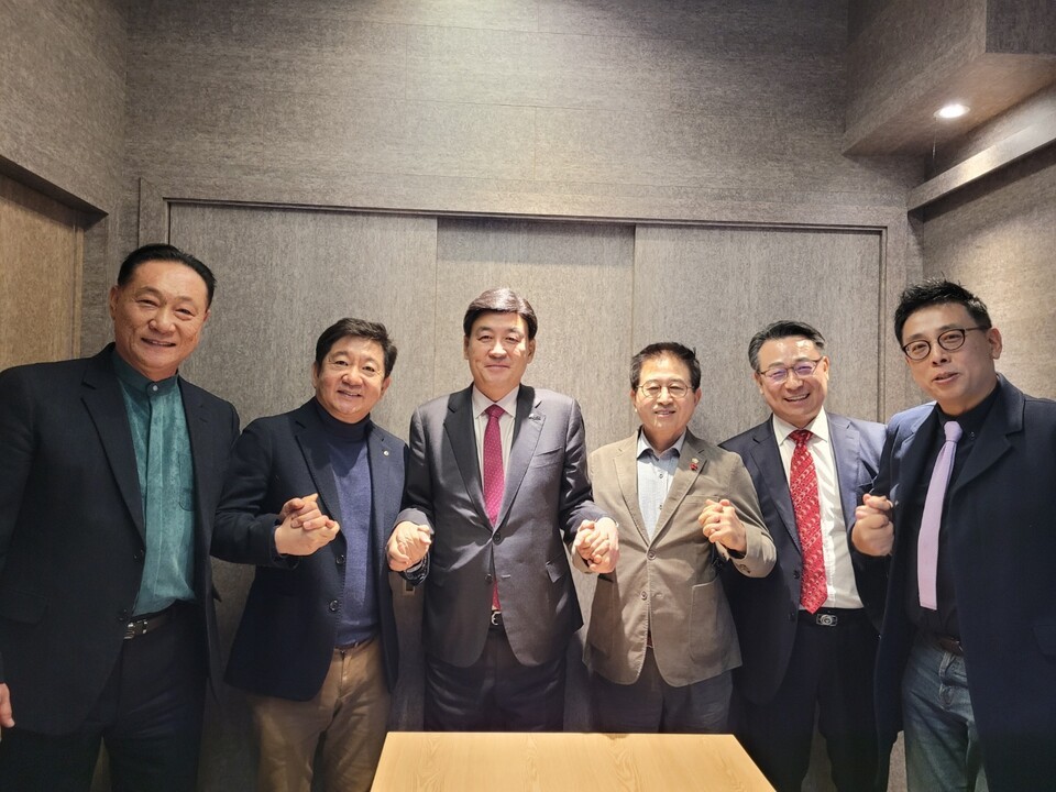 왼쪽 부터 장윤제 이사장, 최종필 한인회장, 방세환 광주시장, 허경행 광주시의장, 이민규 처장, 김한상 대표