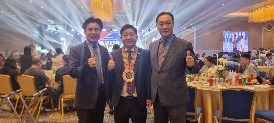 지난 12월 5일 필리핀 한비문화축제에서 새로운 한인회장으로 추대 된 최종필 한인회장