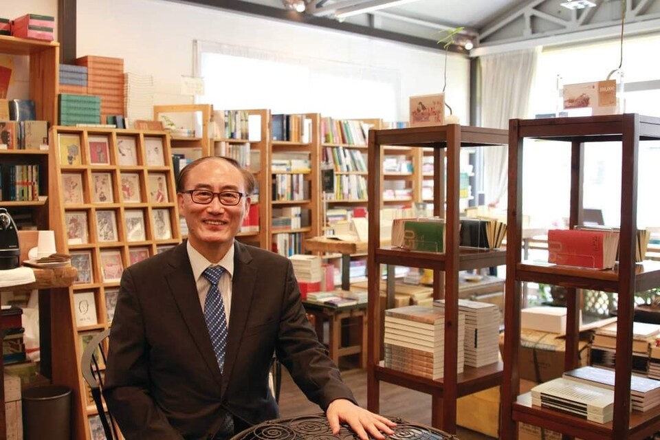 송광택 목사가 섬기는 바울교회 글향기도서관에서