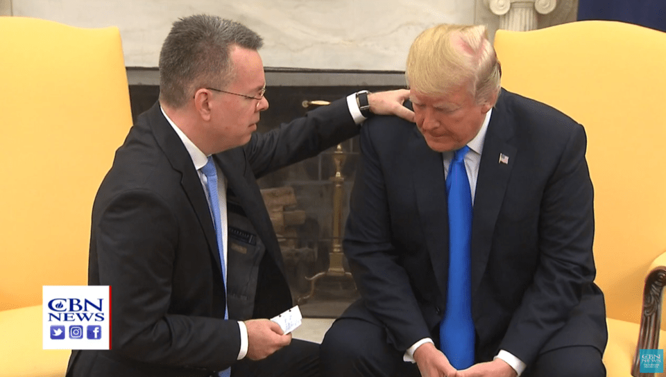 트럼프가 브런슨 목사에게 기도를 요청(2018.10.14)