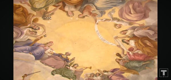 행사장 천정 그림의 웅장함