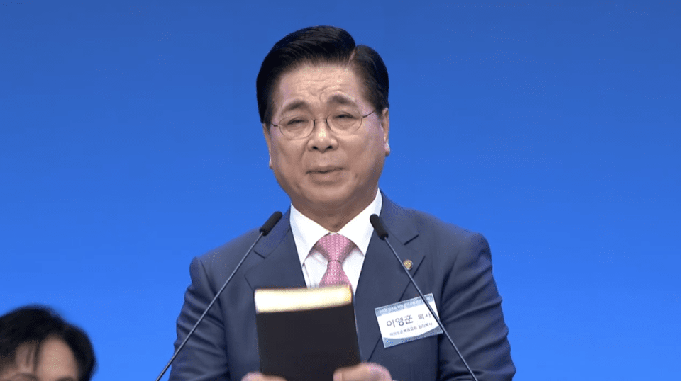 여의도순복음교회 당회장 이영훈 목사는 탄핵정국의 고난이 잠깐 지나면 축복의 내일이 온다고 했다.