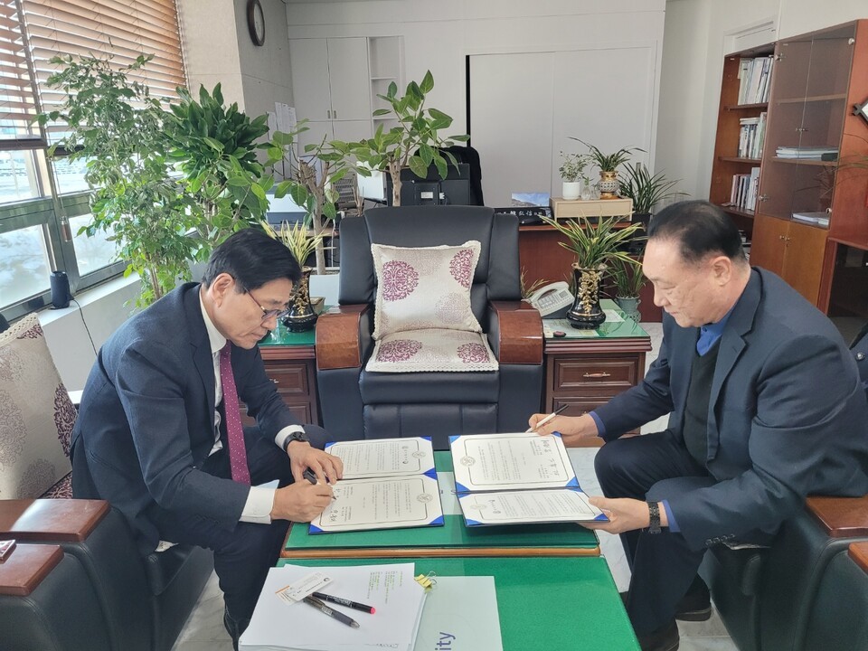 양측의 업무협약 서명식