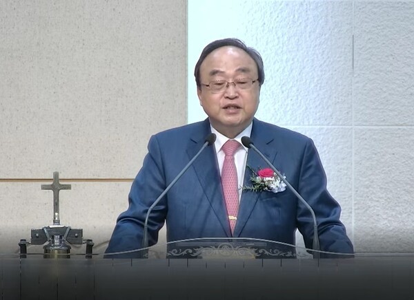 ‘다시 찾아온 삼일절’ 제하 설교 중인 윤성원 목사