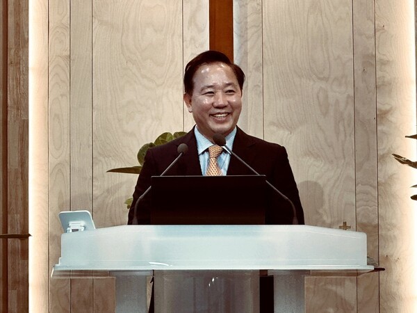 최원영 목사. 본푸른교회, 본헤럴드 대표, 12광주리비즈니스미션대표, 서울신대신학박사. 등