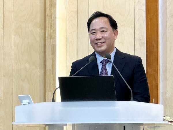 최원영 목사. 본푸른교회, 본헤럴드대표, 12광주리대표, 서울신대신학박사. 등. 저서로는  주기도문, 팔복, 충성된일꾼되어가기 등이 있다.