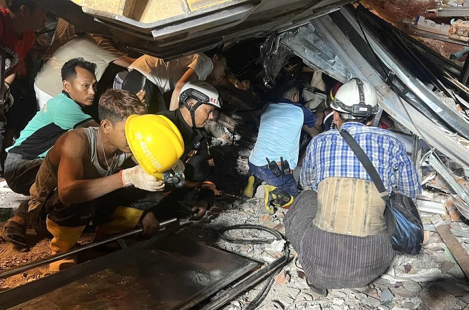 미얀마 현지의 선교사와 실로암교회 파송 현지 믿음의 형제들이 보내온 사진