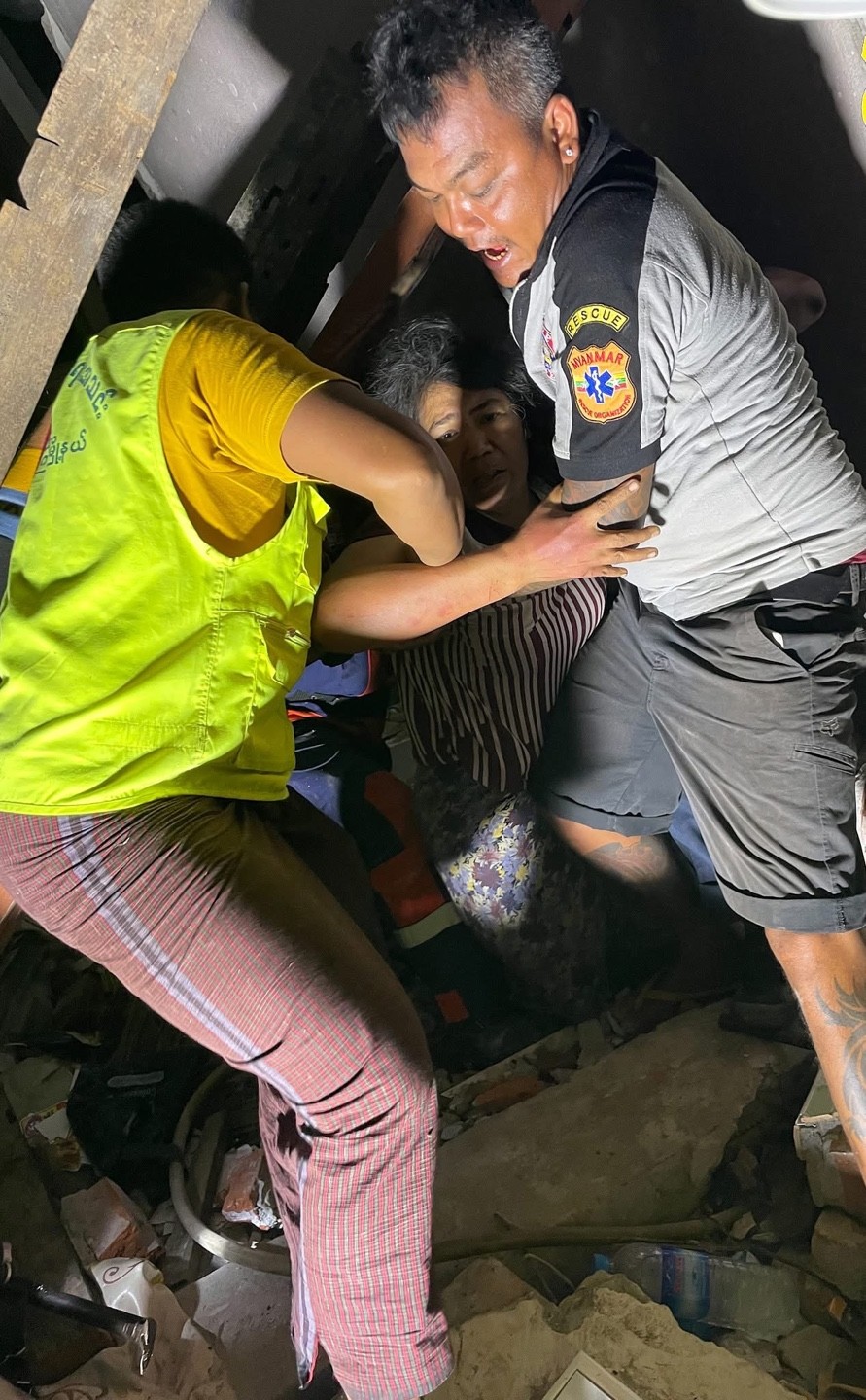 미얀마 현지의 선교사와 실로암교회 파송 현지 믿음의 형제들이 보내온 사진