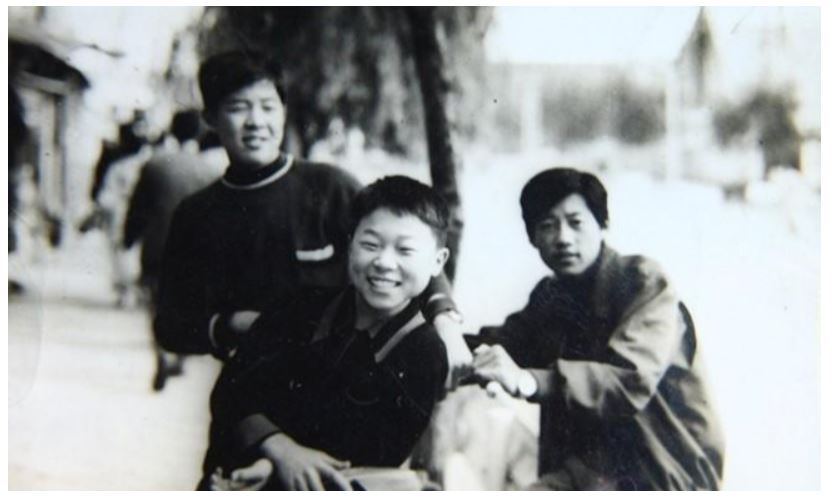 카메라를 좋아했던 어린 시절의 김광용 작가