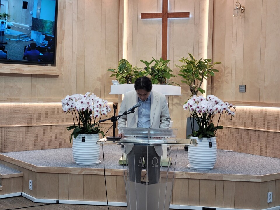 기도를 맡은 윤영우 집사(moyvl’e 대표)