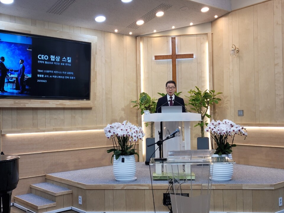 본헤럴드 회장 겸 (사)국제우호협회 한광훈 이사장