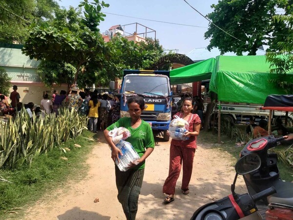 만델레이 남쪽 슈베보 파칸트 지역 구호 물품 전달