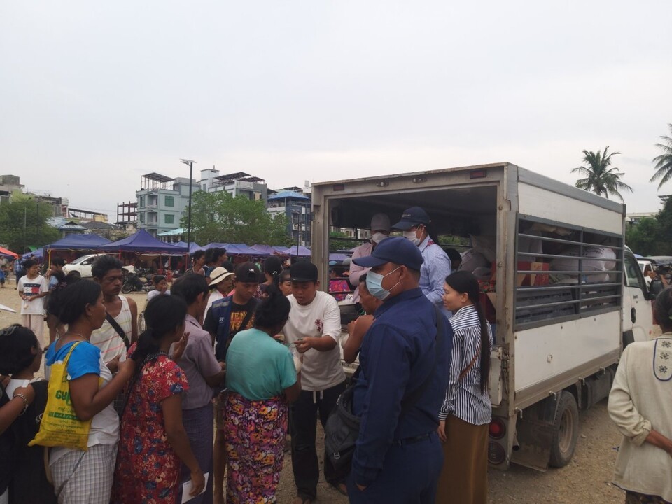 만달레이 지역 구호 물품 전달