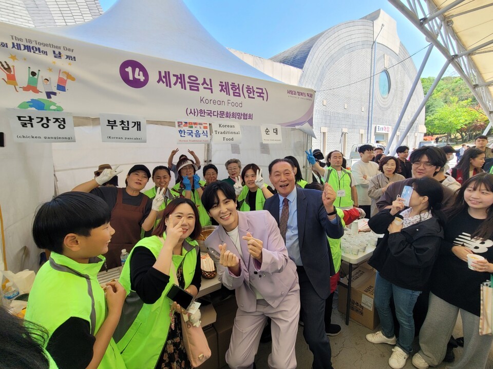 (사)한국다문화희망협회(청림교회) 한국음식 체험 부스