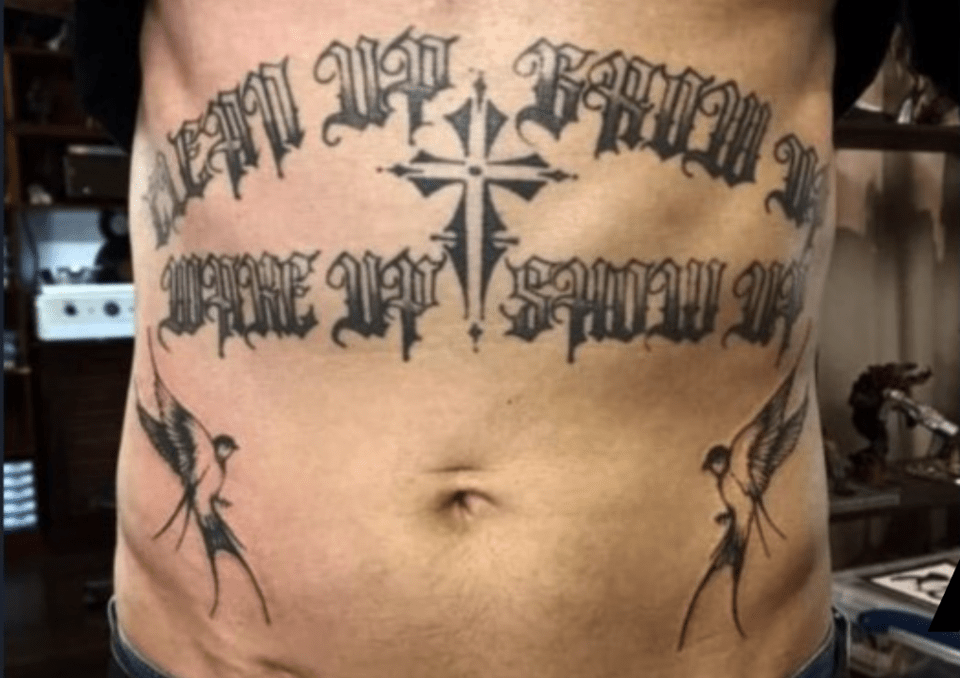 미국의 한 목회자는 마태복음 10장의 두마리 참새..말씀에서 영감을 얻어 문신을 했다고 밝혔다.