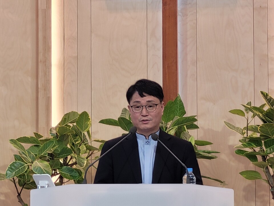 김성우 목사, "나는 나의 돼지 떼를 열심히 드리며 사역을 하고 있어"