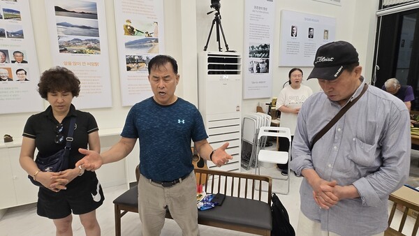 이종수 장로(중)