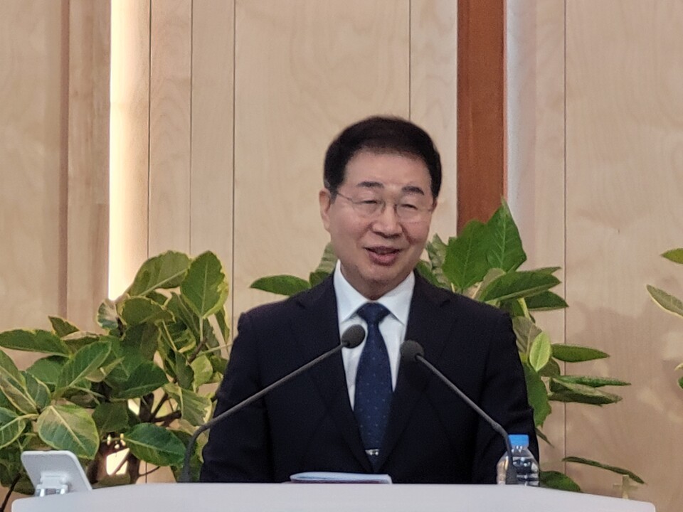 국제우호협회 이사장, 한국뉴욕주립대학교 객원교수 역임, TBMC이사장