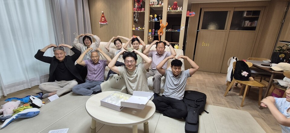 김대봉 장로는 이명재 목사와 함께 미얀마 선교의 한길을 걷고 있다.