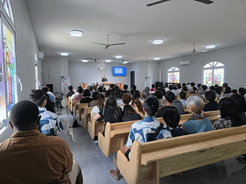 이상문 목사(두란노교회, 예성 증경총회장)의 설교 말씀을 듣는 내외빈과 성도들@박상기 선교사