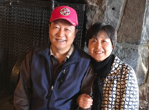 한명철 목사는 미국 캘리포니아주 은혜와 평강교회를 담임하며 30권의 저술과 글쓰기를 통해 복음 사역에 애쓰는 목회자다.