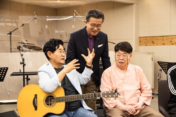 57년만에 함께하는 쎄시봉 콘서트 산파역을 하게 된 송길원 목사, 윤형주, 송창식 싱어와도 함께 자리 하다.