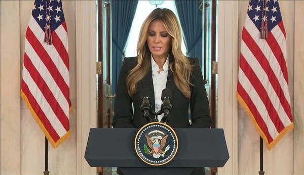 한국 시각으로 10월 11일 새벽, 영부인 담화에 나선 Mrs. Mellania Trump./ https://www.facebook.com/reel/1143832440533302