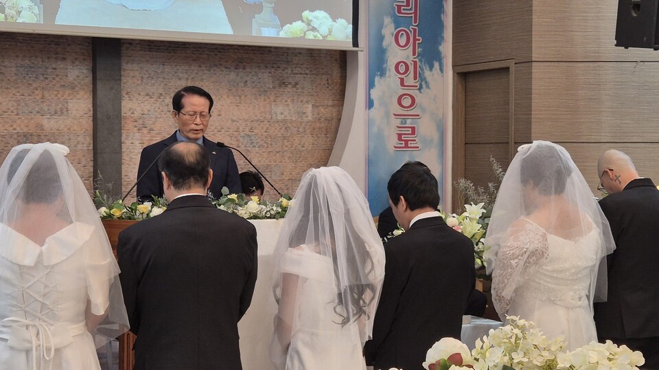 기도를 맡은 박희채 이사(장로)