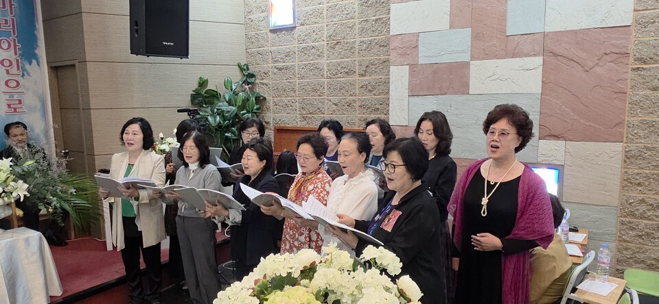 죠이풀선교합창단(손숙희 단장)의 합창