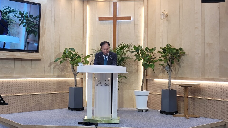 대표기도를 맡은 조재완 장로