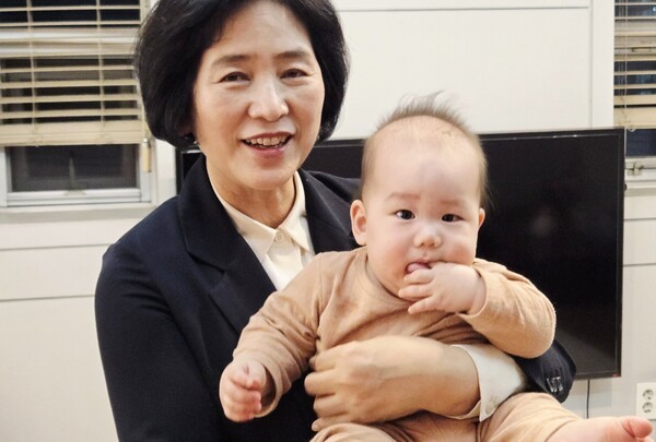 외할머니 김경자 목사와 손자 