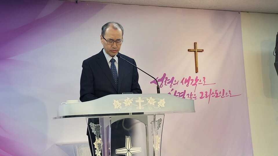 기도를 맡은 김홍선 목사(안산명성교회)