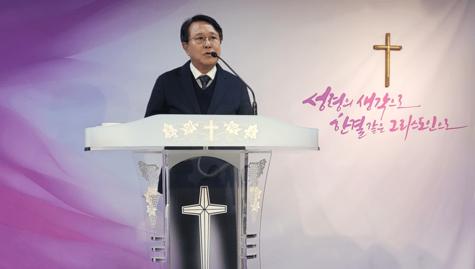 유족 인사를 하는 김요엘 선교사